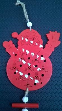 Dřevěné výřezy - závěsná ozdoba Ježíšek, mikuláš s peříčkem (V59)