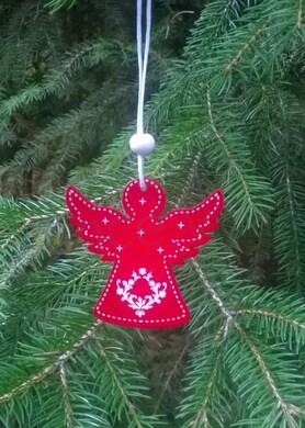 Dřevěný vánoční malovaný andílek červený (H353)