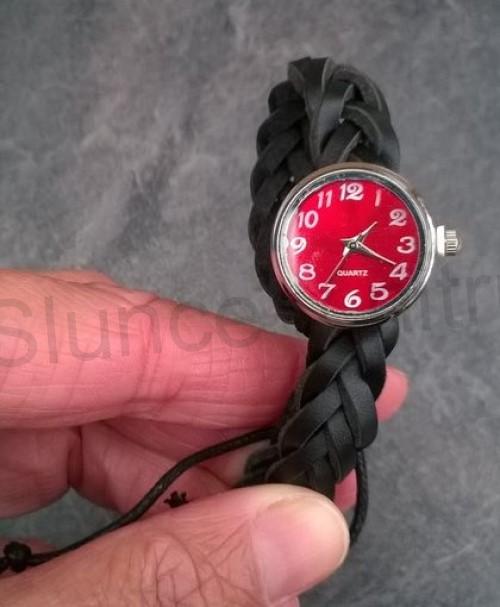 Hodinky v náramku červené (H362)