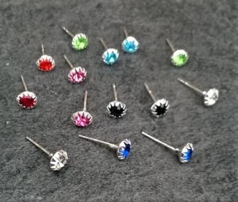 Postříbřené puzetové náušnice se zirkonem černé (BB711)