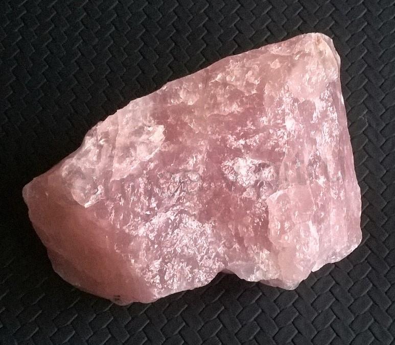 Velký Růženin surový 909 g (Madagaskar) (X1258)