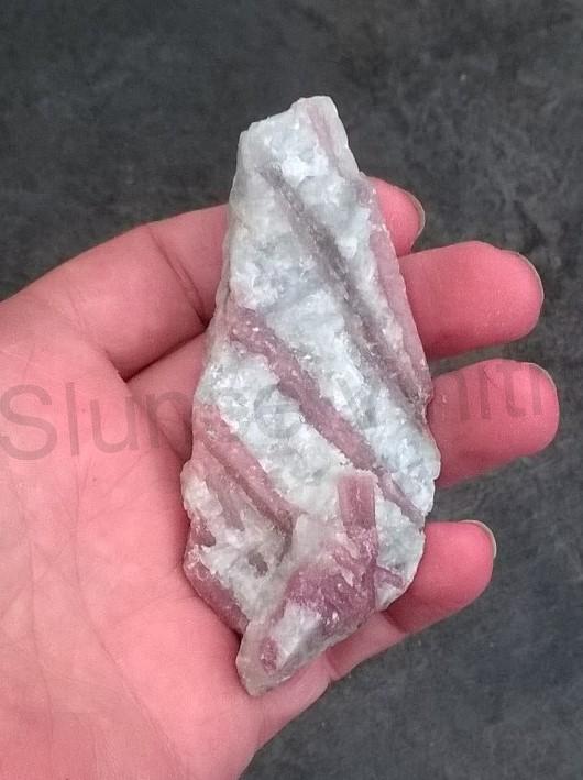 Turmalín rubelit surový 76 g (Brazílie) (X1276)