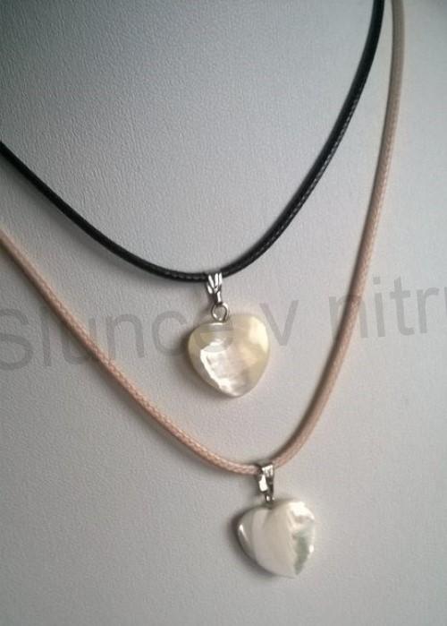 Minerální přírodní perleťový náhrdelník srdce (X1313)