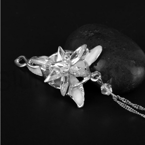 Elfí náhrdelník Arwen s přívěškem soumrak hvězda sviticí ve tmě Triquetra (BD613)