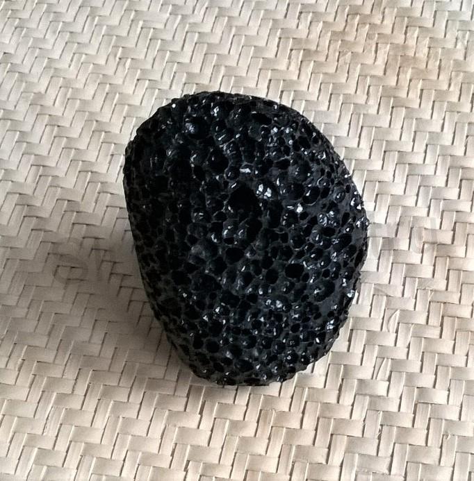 Lávový kámen s průvlekem 39 g (X1355)