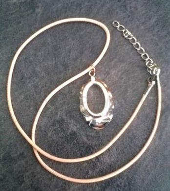 Náhrdelník s příveškem ozdobného acetátového oválku (BD651)