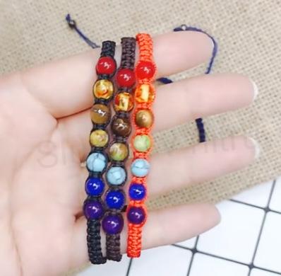 Čakrový náramek s korálky minerálů červený (X1556)