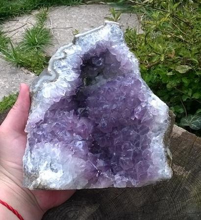 Ametyst drúza narostlá v chalcedonu 2760 g (Brazílie) (X1623)