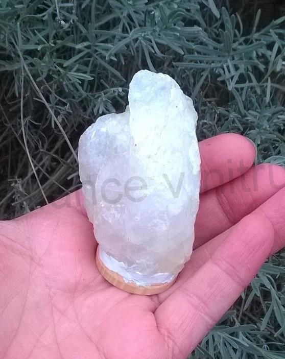 Křemen na dřevěném podstavci 105 g (Česká republika) (X1677)