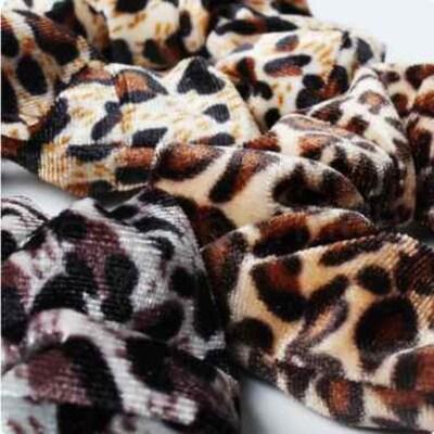 Velká sametová gumičká do vlasů hnědá (H457)