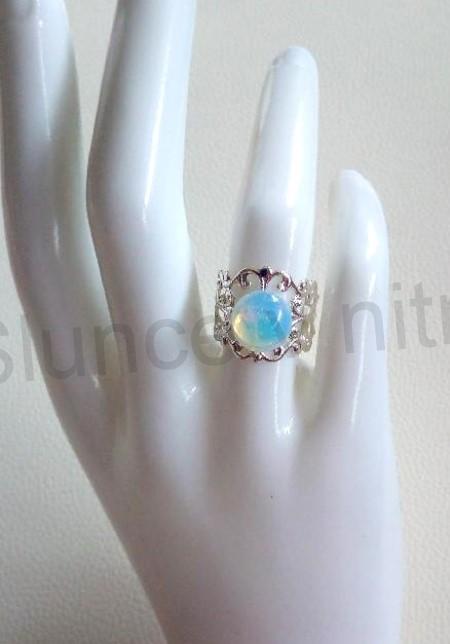 Nastavitelný ozdobný minerální prsten s Oplalitem (X1717)