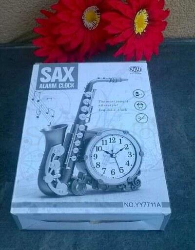 Stolní hodiny s budíkem saxofon (H519)