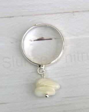 Nastavitelný minerální prsten s pravou mušlí (X1766)