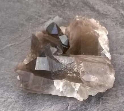 Kouřová záhněda srostlice 224 g (Brazílie) (X1912)
