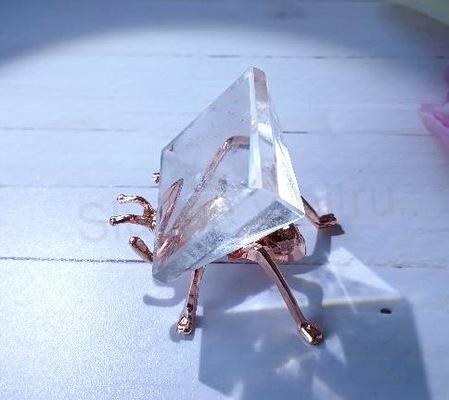 Broušená křišťálová pyramida 34 x 30 mm | 36 g (X1972)