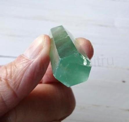 Fluorit zelený broušená špice 47 mm | 20,9 g (X2003)