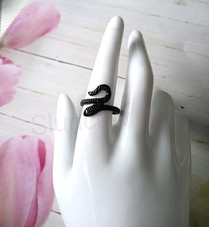 Hadí černý prsten velikost 58 (BP524)