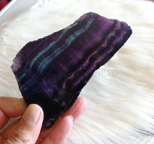 Fluorit leštěný plátek 217 g (X2147)