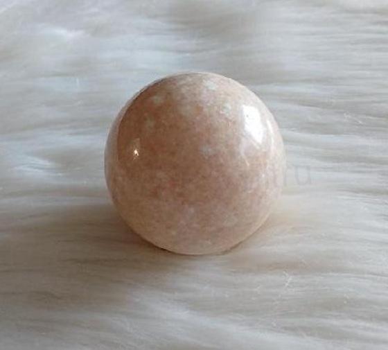 Sluneční kámen koule leštěná 51 mm | 196 g (X2163)