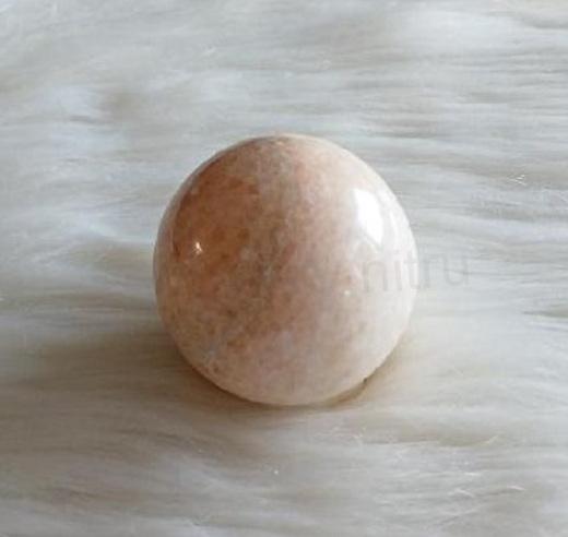 Sluneční kámen koule leštěná 48 mm | 159 g (X2165)