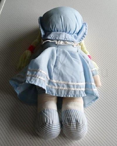 Látková panenka Adélka se žlutými vlasy 32 cm (D1142)