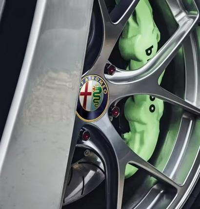 Kovová nálepka Alfa romeo cca 56 mm (L62)
