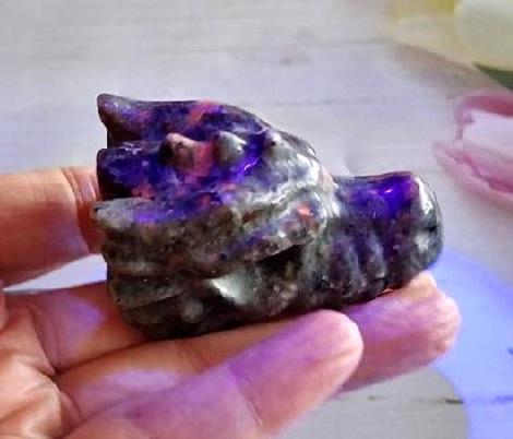 Yooperlit – UV ohnivý kámen, dračí hlava 119 g (X2193)