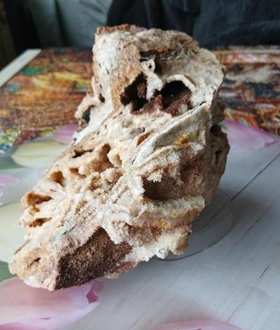 Mřížkový (Lamelární) křemen – Boxwork Quartz – sběratelská drúza (1500 g) (X2225)