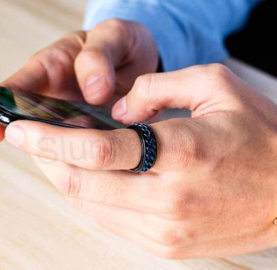 Pánský černý prsten z chirurgické oceli a řetízkem (BP140)