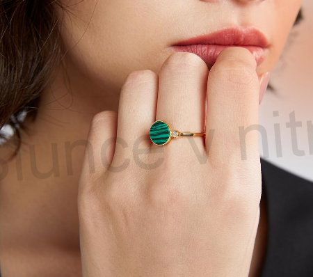 Prsten s Malachitem a zirkonem - pozlaceno (BE50)