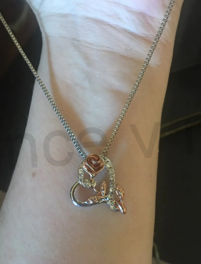 Náhrdelník s přívěškem srdce s růží z chirurgické oceli (BD134)