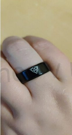 Černý prsten z chirurgické oceli / titán s ornamentem Triquetra (BP305)