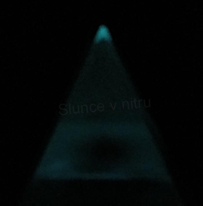 Orgonitová pyramida - s frost efektem Ledová námraza + noční fluo osvícení 16,2 x 14,5 cm (PP58)