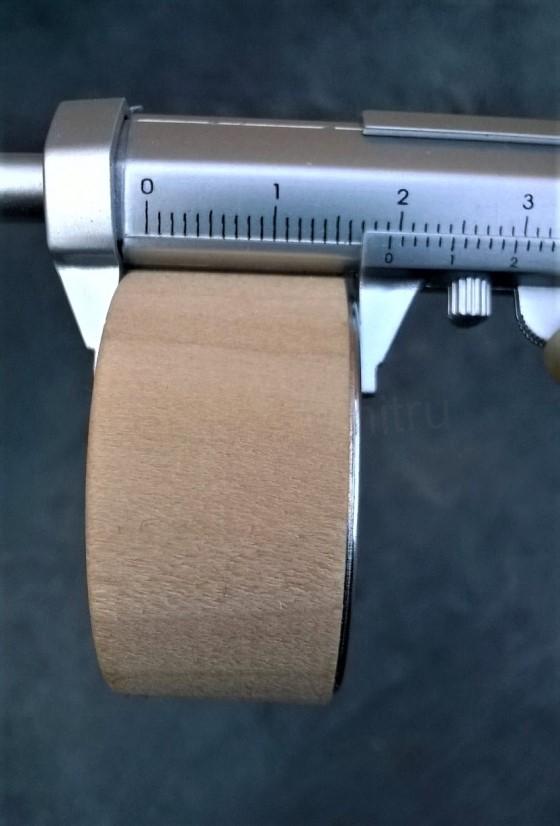 Pero s posuvným měřítkem (E382)