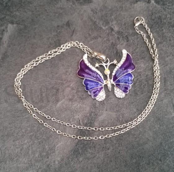 Náhrdelník s přívěškem Motýla s kamínky (BD428)