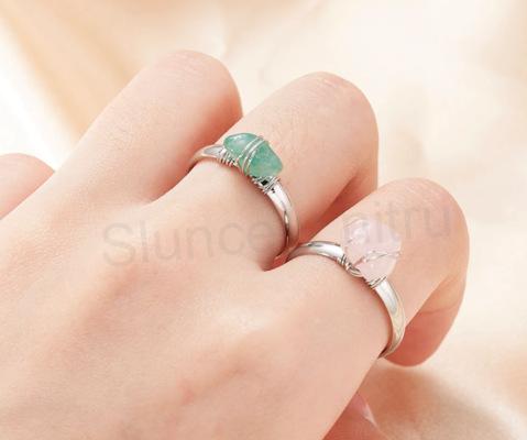 Nastavitelný minerální prsten růženín číslo 3 (X612)