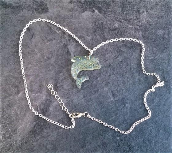 Orgonitový přívěšek Delfín s řetízkem postříbřeno (PP123)