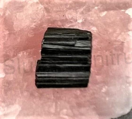 Turmalín surový 14,7 g (Brazílie) (X621)