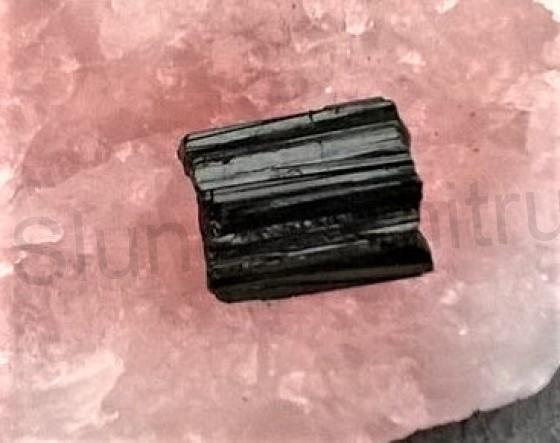 Turmalín surový 13,36 g (Brazílie) (X623)