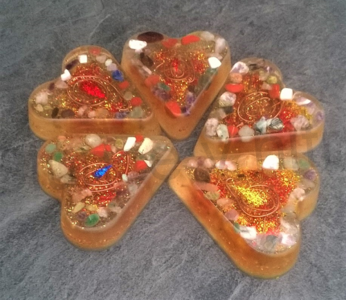 Orgonitové srdce s minerálními kamínky (PP158)