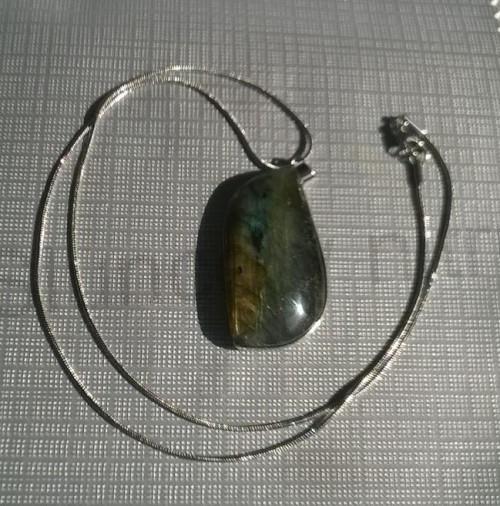 Minerální náhrdelník s labradoritem (X927)