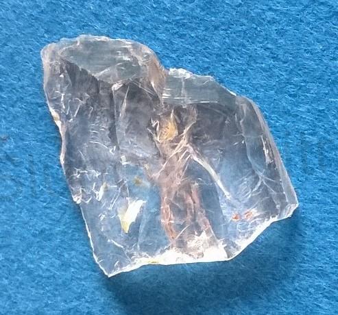 Drahokamový křišťál z Vysočiny, surový s malou duhou 14,8 g (Česká republika) (X949)