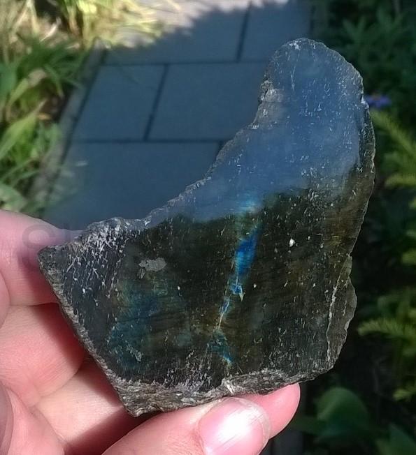 Labradorit polobroušenný plátek 105 g (Madagaskar) (X960)