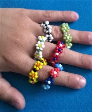 Korálkový květinový prsten (BP376)