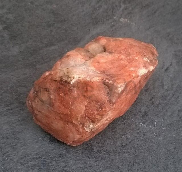 Železitý Křemen drúza prorůstajicí v kameni 181 g (Česká Republika) (X1033)