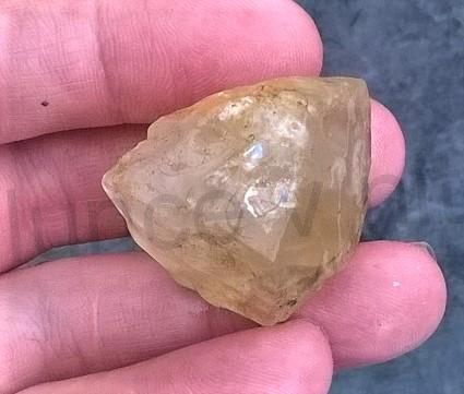 Ohlazený citrín s duhami 30,4 g (Česká Republika) (X1102)