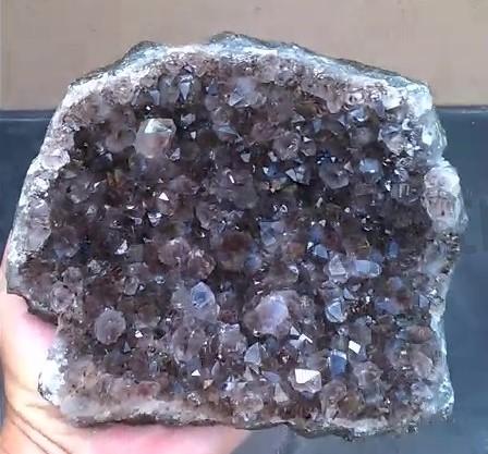 Ametyst drúza narostlá v chalcedonu 1340g (Brazílie) (X1146)