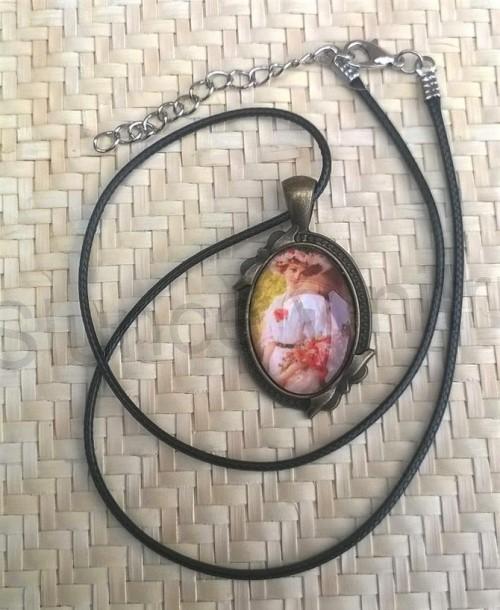 Náhrdelník s přívěškem dívky, postavy (BD545)