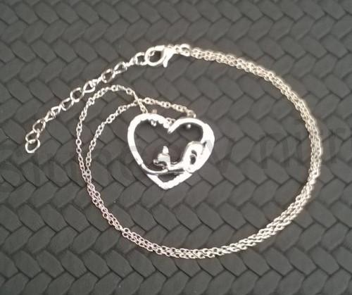 Náhrdelník s přívěškem kočka, kočička s krystaly v srdci (BD582)