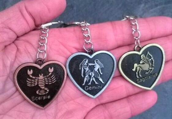 Klíčenka, přívěšek na klíče znamení zvěrokruhů panna (H365)